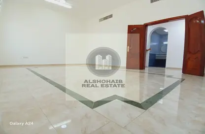 Apartment - 3 Bedrooms - 3 Bathrooms for rent in Al Muroor Tower - Muroor Area - Abu Dhabi