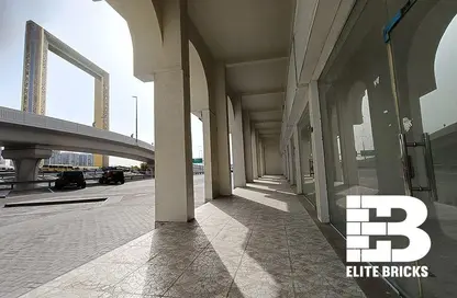 Shop - Studio for rent in Sultana Building - Al Karama - Dubai