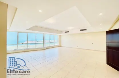 Apartment - 3 Bedrooms - 4 Bathrooms for rent in Al Mina Tower - Al Mina - Abu Dhabi