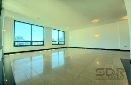 Apartment - 3 Bedrooms - 4 Bathrooms for rent in City Center Building - Hamdan Street - Abu Dhabi