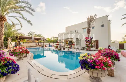 Villa - 4 Bedrooms - 5 Bathrooms for rent in Meadows 9 - Meadows - Dubai