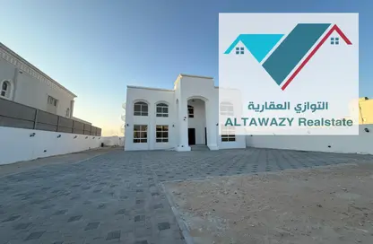 Villa - 5 Bedrooms for rent in Madinat Al Riyad - Abu Dhabi