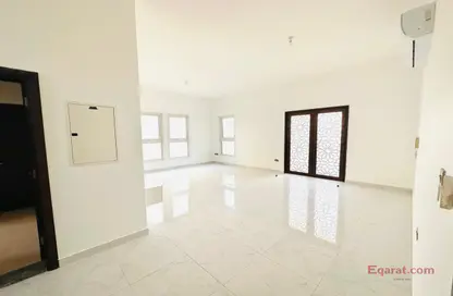 Villa - 4 Bedrooms - 6 Bathrooms for rent in Al Quoz 2 - Al Quoz - Dubai