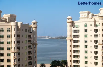 Apartment - 3 Bedrooms - 4 Bathrooms for sale in Jash Hamad - Shoreline Apartments - Palm Jumeirah - Dubai
