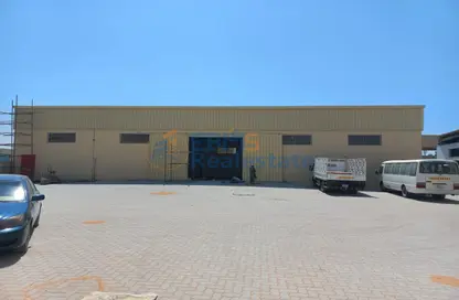 Warehouse - Studio - 3 Bathrooms for rent in Al Sajaa - Sharjah