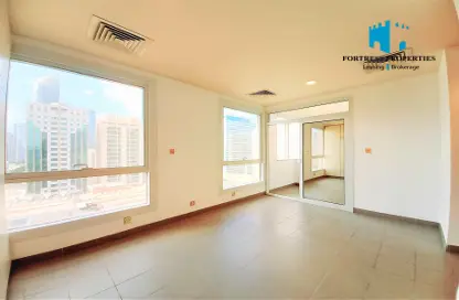 Apartment - 3 Bedrooms - 3 Bathrooms for rent in Al Noor Tower - Khalifa Street - Abu Dhabi