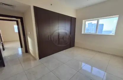 Apartment - 2 Bedrooms - 2 Bathrooms for rent in Zig Zag Building - Tourist Club Area - Abu Dhabi