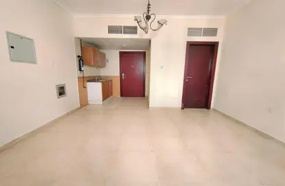 Apartment - 1 Bathroom for rent in Muwaileh 29 Building - Muwaileh - Sharjah