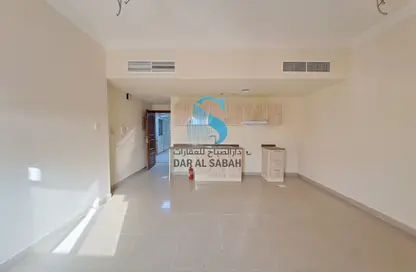 Apartment - Studio - 1 Bathroom for rent in Al Hafeet Tower 8 - Al Nahda - Sharjah