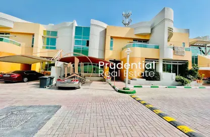 Villa - 5 Bedrooms - 7 Bathrooms for rent in Al Dhabi Residence complex - Khalifa Park - Eastern Road - Abu Dhabi