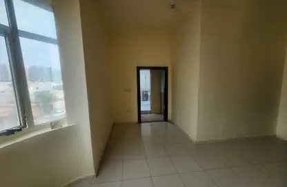 Apartment - 1 Bathroom for rent in Madinat Zayed - Abu Dhabi