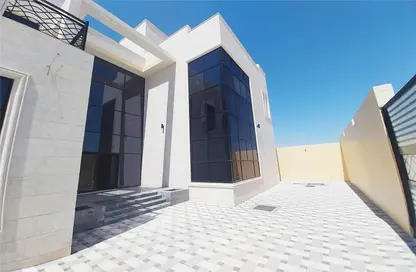 Villa - 5 Bedrooms for rent in Madinat Al Riyad - Abu Dhabi