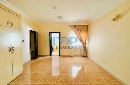 Apartment - 3 Bedrooms - 3 Bathrooms for rent in Hai Al Qalaa - Al Jaheli - Al Ain