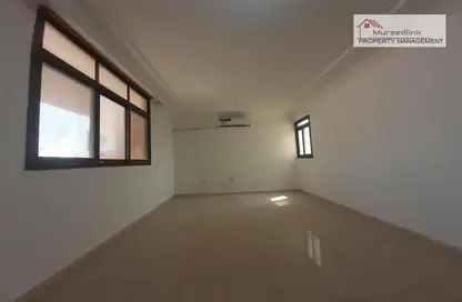 صورة لـ غرفة فارغة شقة - 2 غرف نوم - 2 حمامات للايجار في برج المرور - منطقة المرور - أبوظبي ، صورة رقم 1
