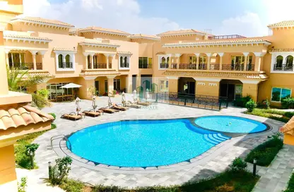 Villa - 4 Bedrooms - 5 Bathrooms for rent in Jumeirah 1 Villas - Jumeirah 1 - Jumeirah - Dubai