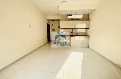 Apartment - 1 Bathroom for rent in Muwailih Building - Muwaileh - Sharjah