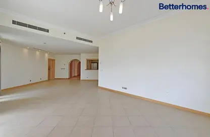 Apartment - 3 Bedrooms - 3 Bathrooms for rent in Al Das - Shoreline Apartments - Palm Jumeirah - Dubai