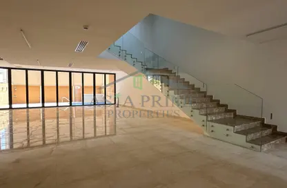 Villa - 4 Bedrooms - 5 Bathrooms for rent in Umm Suqeim Road - Umm Suqeim - Dubai