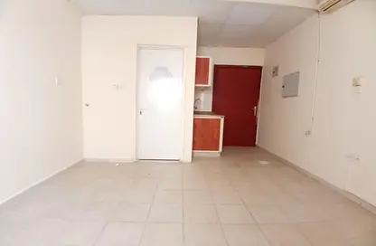 Apartment - 1 Bathroom for rent in Muwailih Building - Muwaileh - Sharjah