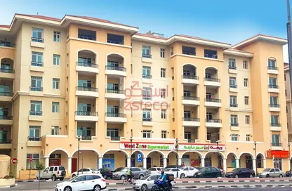 Apartment - 3 Bedrooms - 3 Bathrooms for rent in The Centre Residence - Al Muraqqabat - Deira - Dubai
