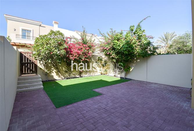 Villa for Sale in Al Reem 3 Vacant Perfect Location Blank Canvas