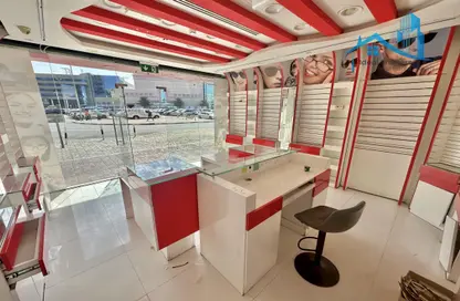 Shop - Studio for rent in Ahli Home - Oud Metha - Bur Dubai - Dubai