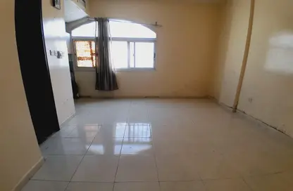 Apartment - 1 Bathroom for rent in Al Nabaa Building - Al Naba'ah - Al Sharq - Sharjah