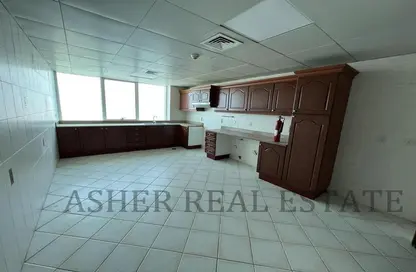 Apartment - 3 Bedrooms - 5 Bathrooms for rent in Blue Tower - Al Majaz 3 - Al Majaz - Sharjah