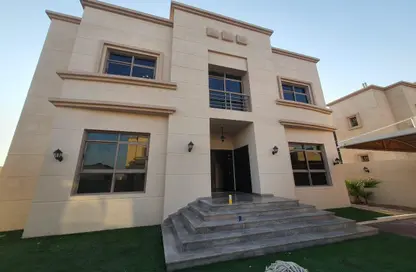 Villa - 4 Bedrooms - 5 Bathrooms for rent in Khalifa City - Abu Dhabi