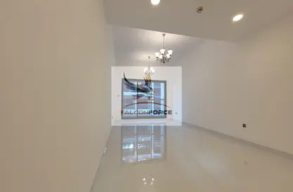 شقة - غرفة نوم - 2 حمامات للايجار في بناية تريو - البرشاء 1 - البرشاء - دبي