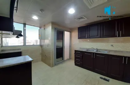 Apartment - 3 Bedrooms - 3 Bathrooms for rent in Mina Tower - Mina Road - Tourist Club Area - Abu Dhabi