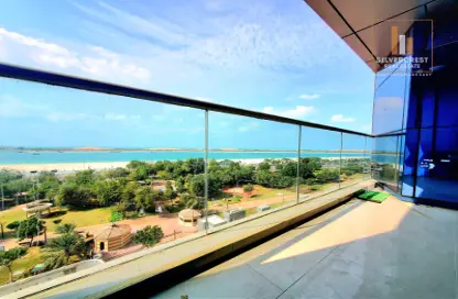 Apartment - 3 Bedrooms - 4 Bathrooms for rent in Wave tower - Corniche Road - Abu Dhabi