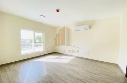 Empty Room image for: Apartment - 1 Bedroom - 2 Bathrooms for rent in Hai Al Qalaa - Al Jaheli - Al Ain, Image 1