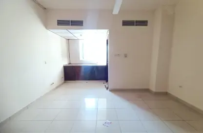 Apartment - 1 Bathroom for rent in Fire Station Road - Muwaileh - Sharjah