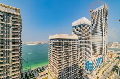 Apartment - 1 Bedroom - 2 Bathrooms for sale in Marina Vista - EMAAR Beachfront - Dubai Harbour - Dubai