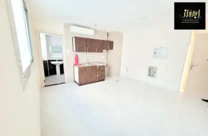 Apartment - 1 Bathroom for rent in Muweileh Community - Muwaileh Commercial - Sharjah