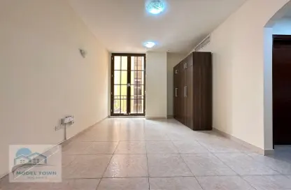 Apartment - 1 Bathroom for rent in Ministries Complex - Khalifa Park - Eastern Road - Abu Dhabi