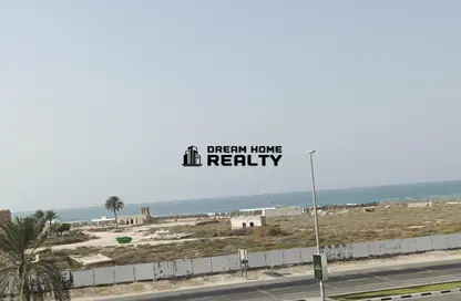 Apartment - 1 Bedroom - 2 Bathrooms for rent in Beach Tower 1 - Al Khan Lagoon - Al Khan - Sharjah