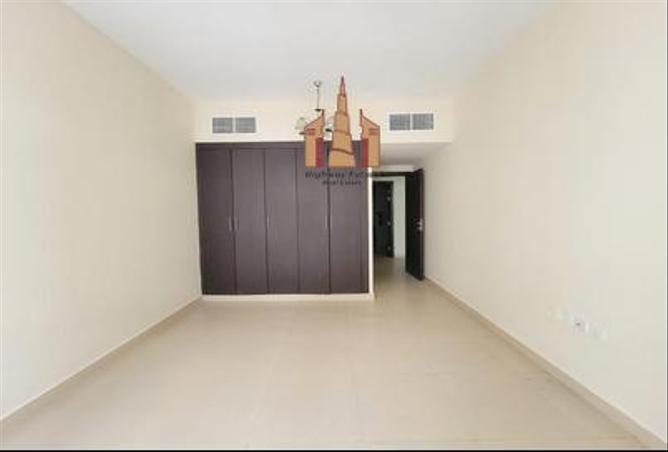 Apartment - 1 Bedroom - 2 Bathrooms for rent in Muwaileh 29 Building - Muwaileh - Sharjah