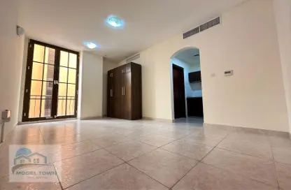 Apartment - 1 Bathroom for rent in Ministries Complex - Khalifa Park - Eastern Road - Abu Dhabi