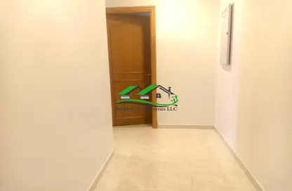 Apartment - 4 Bedrooms - 4 Bathrooms for rent in Mina Tower - Mina Road - Tourist Club Area - Abu Dhabi