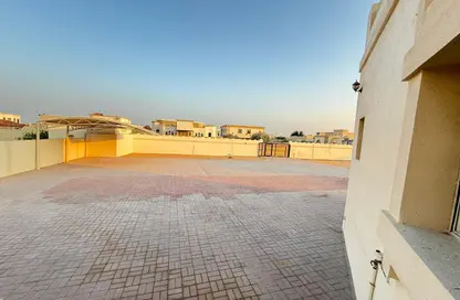 Villa - 4 Bedrooms for rent in Al Nouf - Sharjah