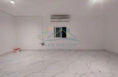 Apartment - 1 Bathroom for rent in Mushrif Gardens - Al Mushrif - Abu Dhabi