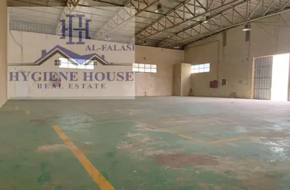 Warehouse - Studio - 2 Bathrooms for rent in Umm Al Thuoob - Umm Al Quwain