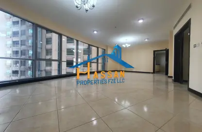 Apartment - 3 Bedrooms - 5 Bathrooms for rent in Saeed Al Ghafli Building - Al Majaz - Sharjah