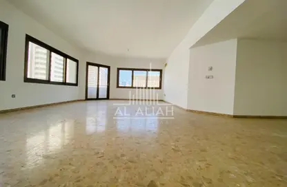 Apartment - 4 Bedrooms - 5 Bathrooms for rent in Tourist Club Area - Abu Dhabi