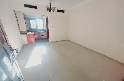 Apartment - 1 Bathroom for rent in Muwailih Building - Muwaileh - Sharjah