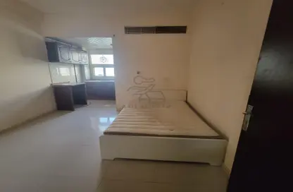 Apartment - 1 Bathroom for rent in Al Qulaya'ah - Al Sharq - Sharjah