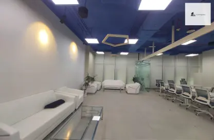 مكتب - استوديو - 2 حمامات للايجار في ام سكوير - منخول - بر دبي - دبي