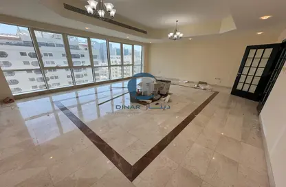 Apartment - 4 Bedrooms - 5 Bathrooms for rent in Emirates Tower - Hamdan Street - Abu Dhabi